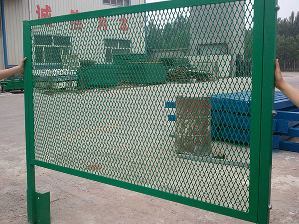 钢板网护栏网